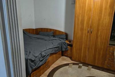 Apartament cu 4 camere decomandat, mobilat în Donici