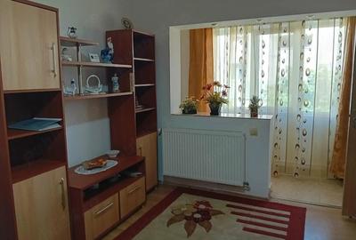 Garsonieră decomandată în 9 Mai