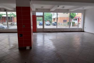 Spațiu comercial, de 140 mp, în Central - 4