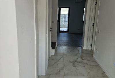 Casă cu 4 camere în Central