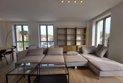 Apartament cu 3 camere în P-ța Universității