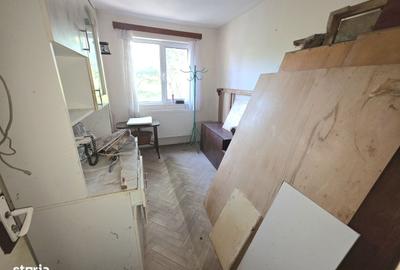 Apartament cu 3 camere semidecomandat în Viziru 1