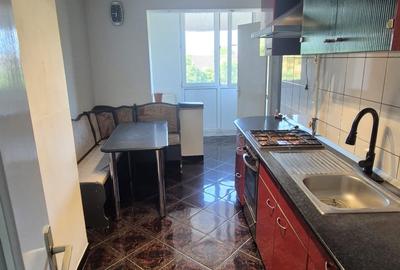 Apartament cu 4 camere decomandat în Central