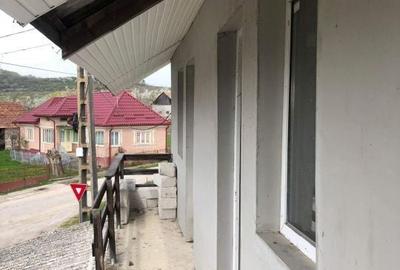 Casă cu 3 camere în Leurda