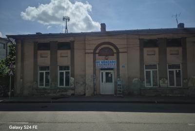 Casă cu 5 camere cu Teren 350 Mp în Central