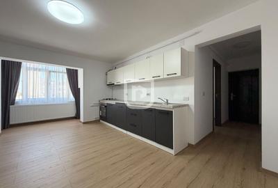 Apartament cu 3 camere semidecomandat, mobilat în Central