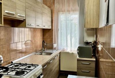 Apartament cu 3 camere semidecomandat în Central