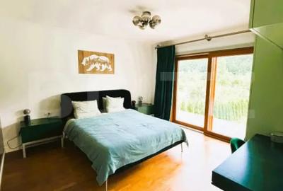 Casă cu 5 camere cu Teren 3000 Mp în Central