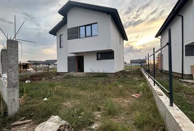 Casă individuală cu 4 camere cu Canalizare în Exterior Nord
