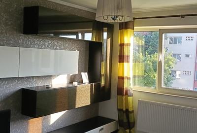 Apartament cu 3 camere semidecomandat în Șagului