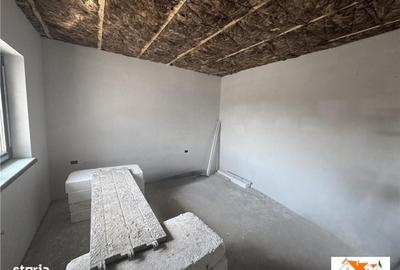 Casă cu 4 camere în Cetate