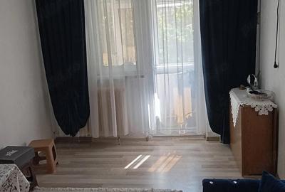 Apartament cu 2 camere semidecomandat în Casa de Cultură