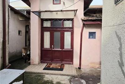 Casă cu 4 camere cu Canalizare în Casa de Cultură