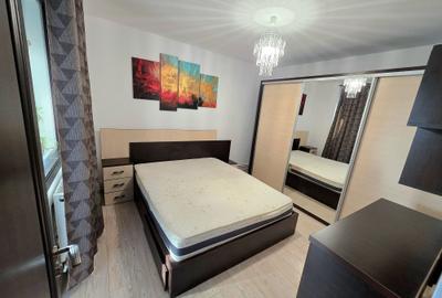 Apartament cu 3 camere semidecomandat în Faleza Nord