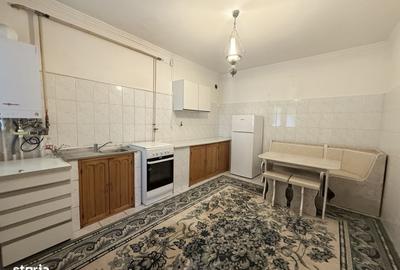 Casă cu 4 camere decomandat în Central
