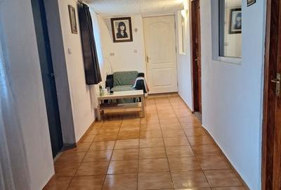 Casă cu 3 camere în Boteni