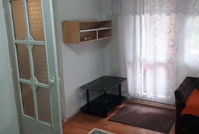 Garsonieră decomandată în Petros