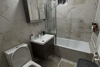 Apartament cu 3 camere semidecomandat în Central