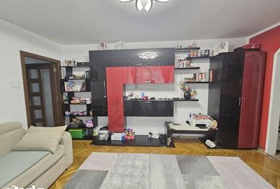 Apartament cu 3 camere semidecomandat, mobilat în Circumvalațiunii - 1