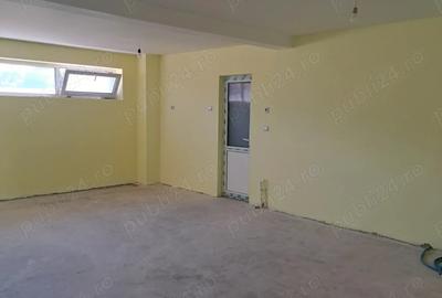 Spațiu comercial, de 111 mp, în Zamostea - 9