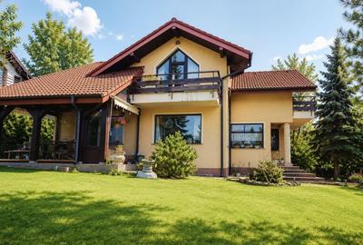 Casă individuală cu 5 camere cu Canalizare în Bucium