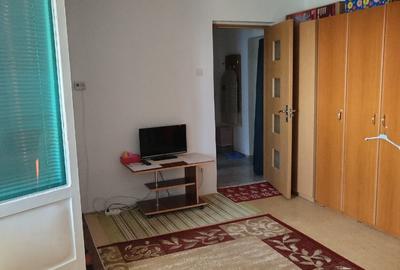 Apartament cu 2 camere decomandat în Titan