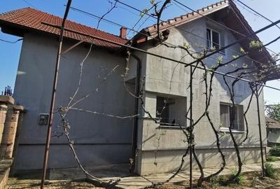 Casă cu 4 camere în Băbești