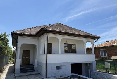 Casă cu 3 camere în Bălești