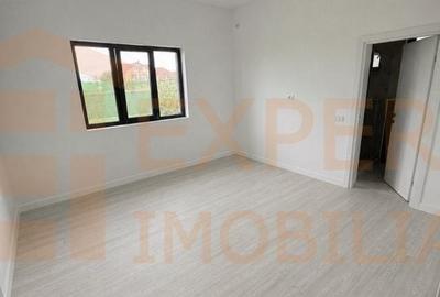 Casă cu 4 camere cu Teren 398 Mp în Central