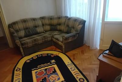 Apartament cu 3 camere semidecomandat în Dărmănești