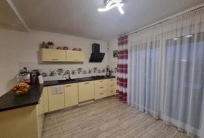 Casă cu 5 camere cu Canalizare în Ghiroda - 4