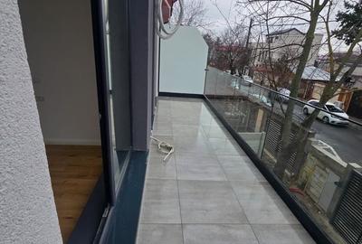 Casă cu 4 camere în Băneasa