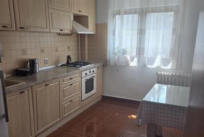 Apartament cu 3 camere decomandat în Dristor