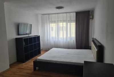 Garsonieră decomandată în Păcii