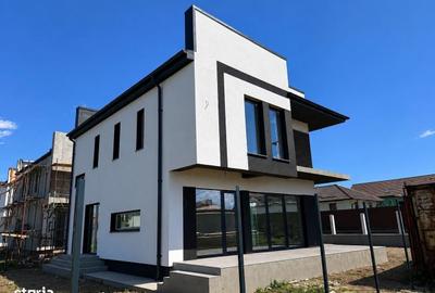 Casă cu 4 camere cu Teren 417 Mp în Central