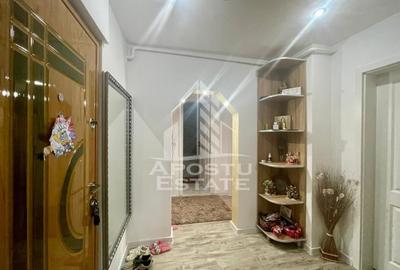 Apartament cu 3 camere semidecomandat, mobilat în UTA - 2