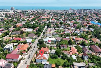 Casă cu 8 camere cu Teren 492 Mp în Central