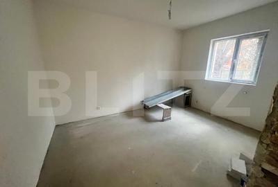 Apartament cu 3 camere semidecomandat în Decebal