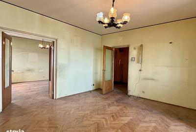Apartament cu 3 camere decomandat în Exterior Vest