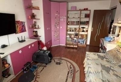 Apartament cu 3 camere decomandat, mobilat în Nicolina - 2