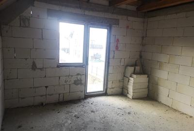 Casă cu 4 camere în Central - 2