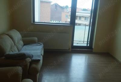 Apartament cu 3 camere în Polivalentă