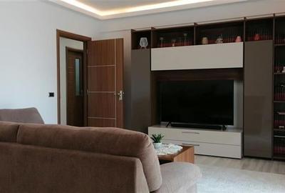 Apartament cu 3 camere decomandat în Tractorul - 1
