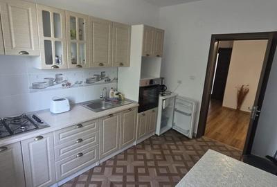 Casă cu 6 camere cu Teren 500 Mp în Malu Mare