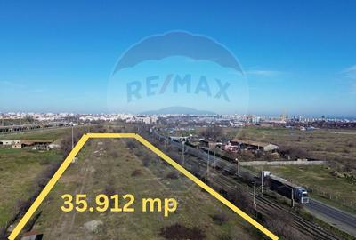 Teren intravilan de 35912 mp, în Est