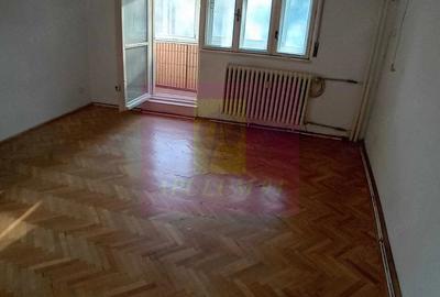 Apartament cu 4 camere decomandat în Libertății