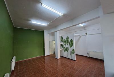 Spațiu comercial, de 60 mp, în Coman