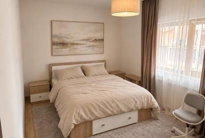 Apartament cu 2 camere decomandat, mobilat în Central