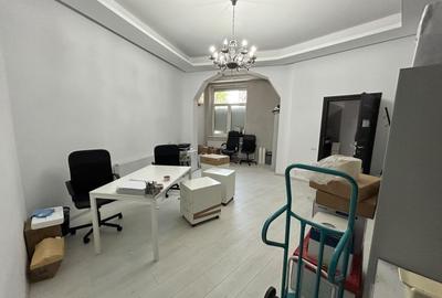 Apartament cu 4 camere semidecomandat în Universitate