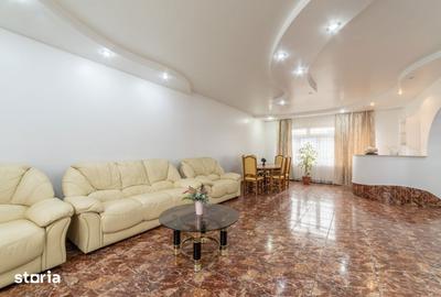 Casă cu 8 camere cu Teren 1000 Mp în Central - 2